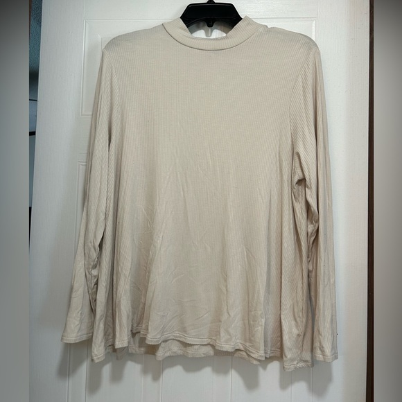 2 (Bundle) women’s old navy luxe long sleeve shirts - Picture 1 of 6